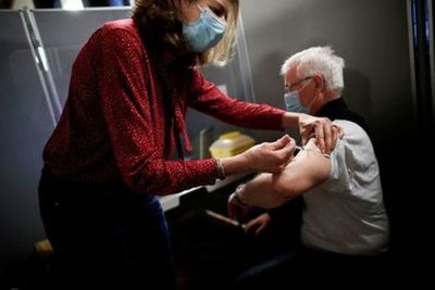 El regulador europeo concluyó que la vacuna de Pfizer y BioNTech no está vinculada a las muertes posteriores a su aplicación