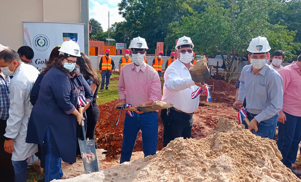 Realizan palada inicial para obras en el Hospital de Repatriación - Noticiero Paraguay