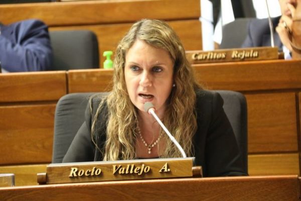 Rocío Vallejo cuestiona imputación a Alegre: “Hoy es Efraín, mañana puede ser Alliana”