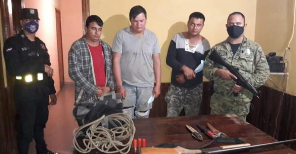 Detienen a tres supuestos abigeos en Santa Rosa del Mbutuy - Noticiero Paraguay