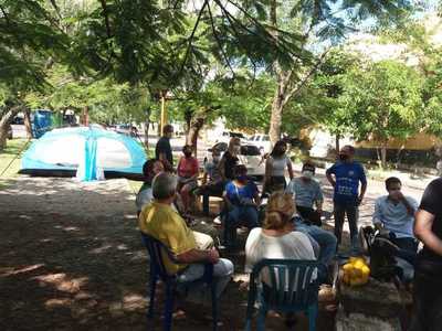 Adherentes de Efraín Alegre instalaron carpa de resistencia frente a la Agrupación Especializada - Megacadena — Últimas Noticias de Paraguay