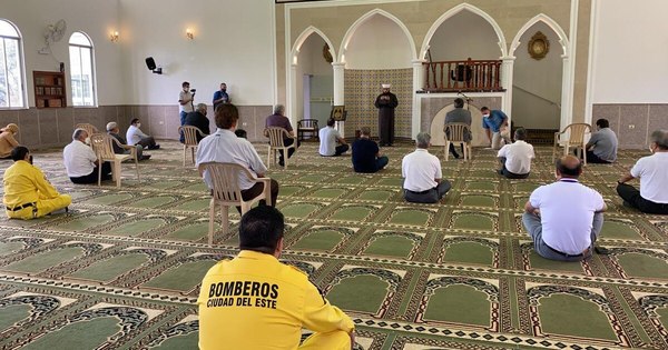 La Nación / En Mezquita del Este se elevó una oración en honor a Ciudad del Este