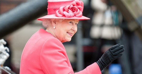 La reina Isabel II busca community manager y ofrece más de 35.000 dólares anuales - C9N