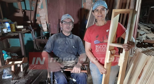 MUJER CARPINTERA EN OBLIGADO: NO DUDÓ EN TOMAR EL MARTILLO Y MADERA HACIA EL ÉXITO.