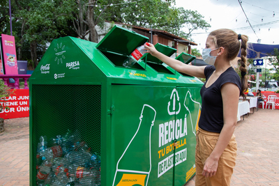 Coca-Cola habilita sus espacios de verano con mensajes sustentables
