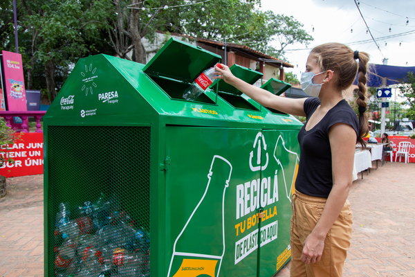 Coca-Cola habilita sus espacios de verano con mensajes sustentables