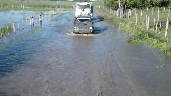 Asisten a familias afectadas por inundaciones en el Chaco