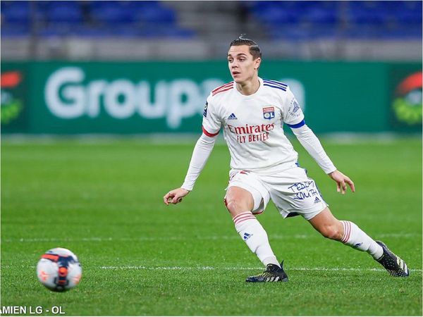 Lyon asalta el liderato en Francia