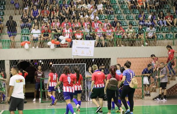 Pese a prohibición organizan y disputan torneos deportivos en CDE - ABC en el Este - ABC Color