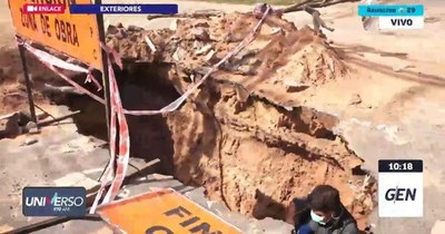 La Nación / Madre de baches: vecinos temen a enorme pozo en barrio Nuestra Señora de Asunción