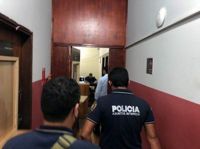 Agente oikuaauka descuento compulsivo oîha Policía Nacional - ABC Remiandu - ABC Color