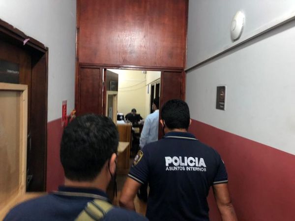 Agente oikuaauka descuento compulsivo oîha Policía Nacional - ABC Remiandu - ABC Color