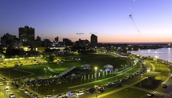 Feria de emprendedoras se instala en la Costanera de Asunción