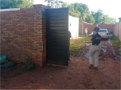 Sicarios balean una casa, matan a un joven y dejan heridos a otros dos