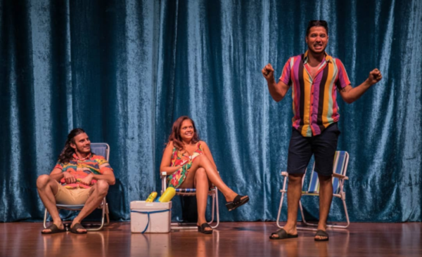 HOY / "Se derrite": Diversión y nostalgias de verano hechas comedia