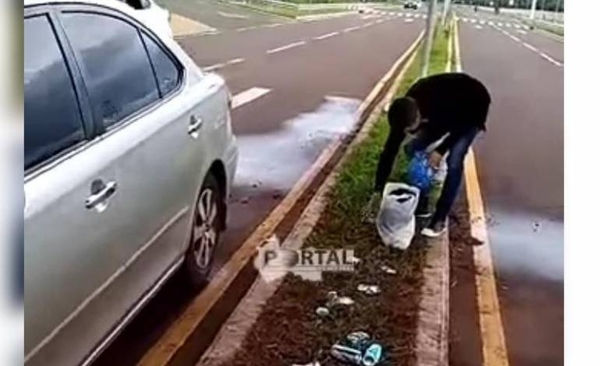 HOY / Conductor es obligado a recoger su basura por agentes linces