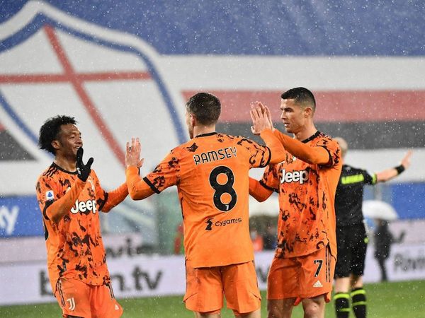 Juventus sigue la estela del Milan