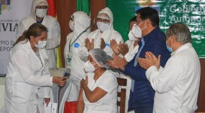 COVID-19: Bolivia inició campaña de vacunación y Paraguay sigue mirando por TV