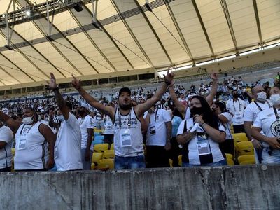 Final de la Libertadores "sin público" no impide pequeñas aglomeraciones
