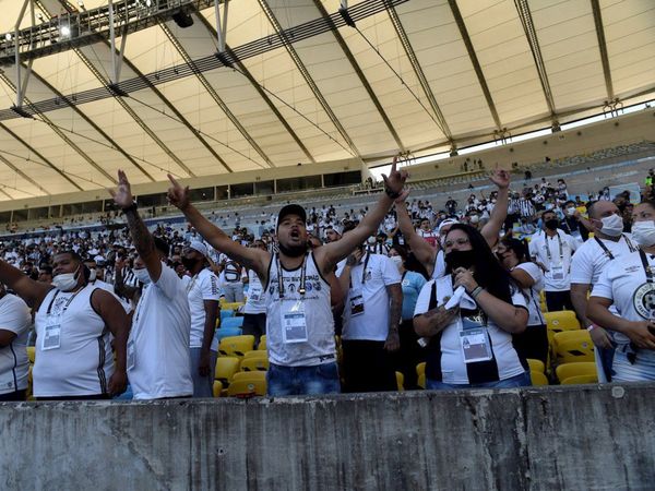 Final de la Libertadores "sin público" no impide pequeñas aglomeraciones