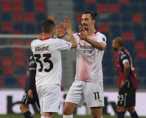 Milan se mantiene en la cima