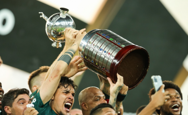 HOY / Gómez es el cuarto capitán guaraní en levantar una Libertadores