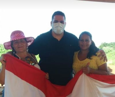 Hijo del senador Chiquito Vale también estuvo farreando con invasores de plaza en Pedro Juan Caballero