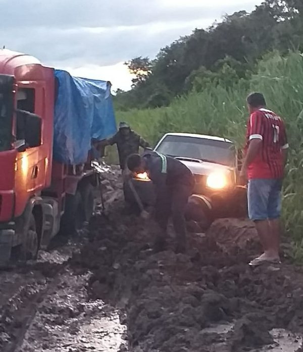 Triste situación de ribereños por su estado de camino