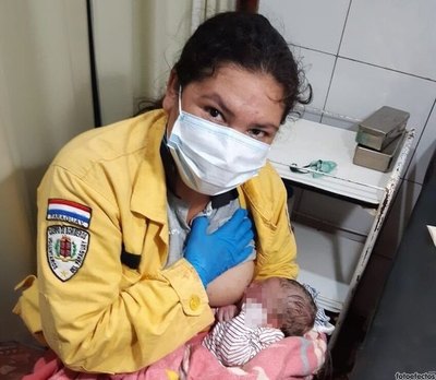 Crónica / Bombera hizo de “partera” y amamantó al bebé