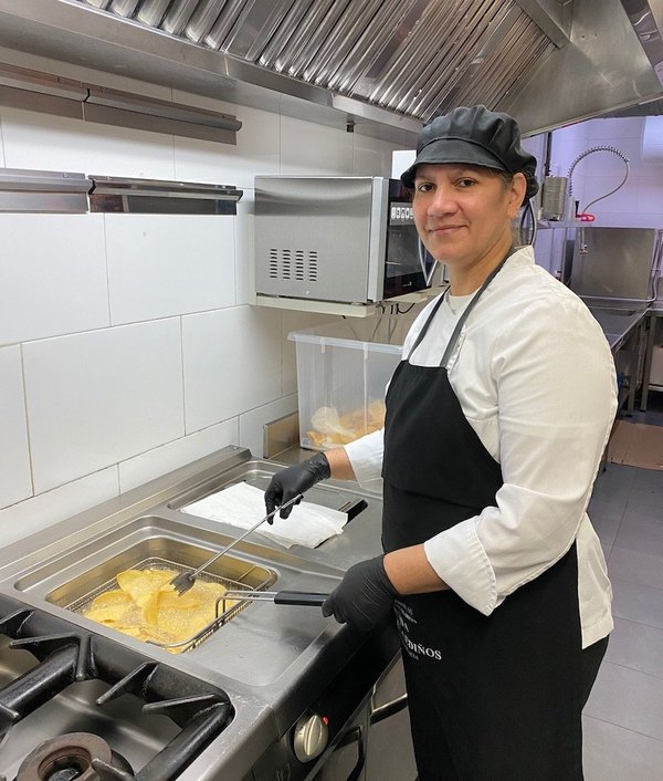Crónica / EN LA MADRE PATRIA. Paraguaya triunfa con comida mexicana