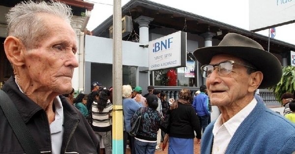 La Nación / Prueban estafar a adultos mayores en su buena fe