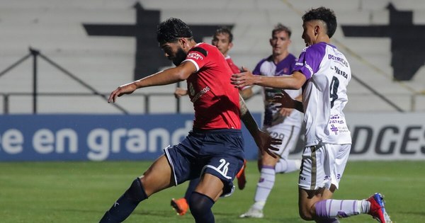 La Nación / Libertad se refuerza con el argentino Barboza