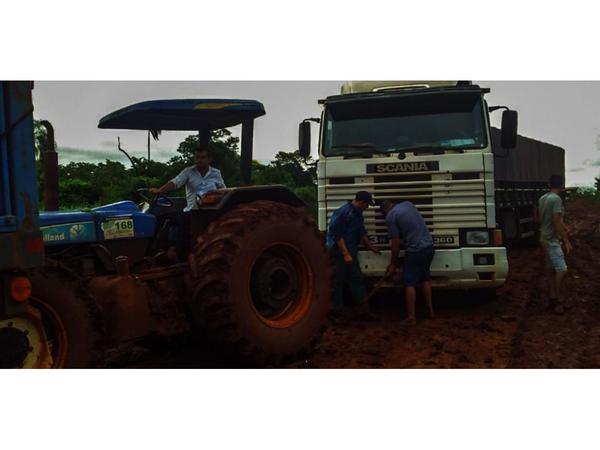 Caminos intransitables y cultivos dañados tras lluvias en Alto Paraná
