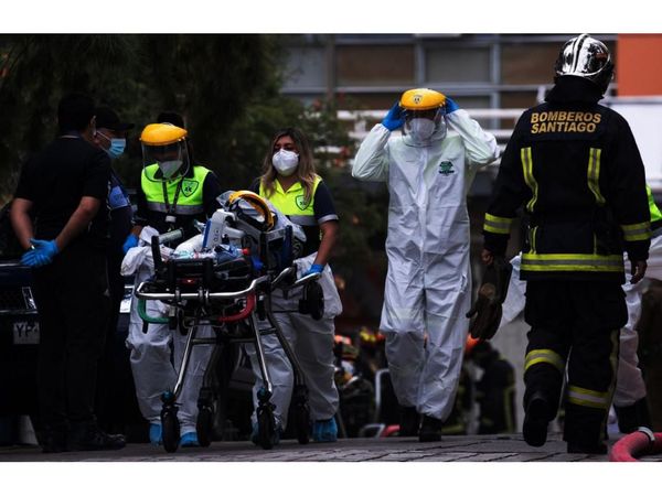 Pacientes de Covid-19 evacuados por fuego en hospital de Chile