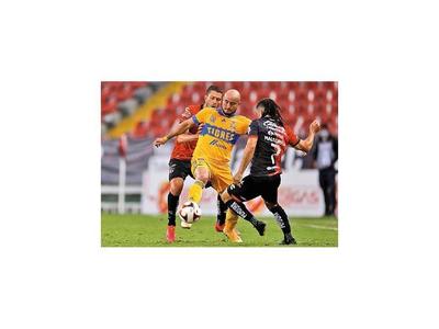 Con la pelota en acción: Abundante cartelera adentro y afuera