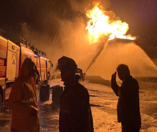 Incendio de gran magnitud en Petropar
