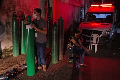 El Covid ahonda en Brasil y vuelve el fantasma del impeachment para Bolsonaro - ADN Digital