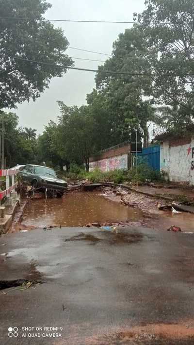 Calle Brasil destrozada frente al depósito de la fiscalía (video) » San Lorenzo PY