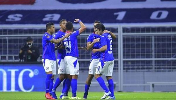 Con Juan Escobar y Pablo Aguilar, Cruz Azul golea y escala