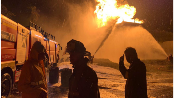 Petropar sufre incendio en plena madrugada
