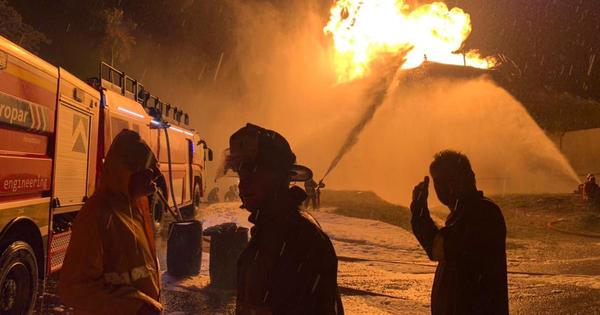 Siguen trabajando para sofocar incendio de gran magnitud en Petropar