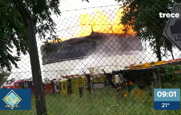Villa Elisa: Bomberos continúan trabajando en planta de Petropar