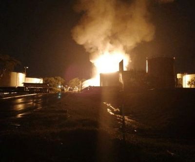 Incendio no afectará a los otros tanques, dice Presidente de Petropar