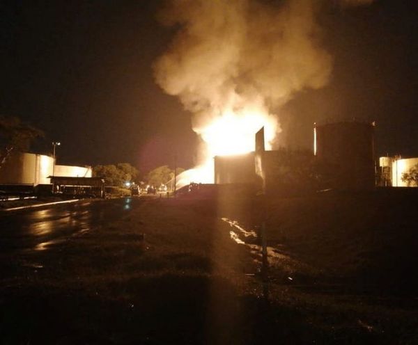 Incendio no afectará a los otros tanques, dice Presidente de Petropar