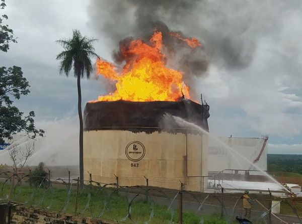 Llamas en tanque de Petropar seguirán hasta que se consuman solas - Nacionales - ABC Color
