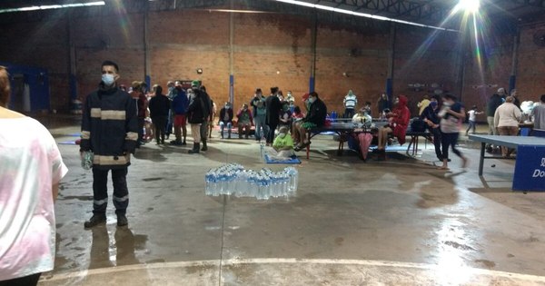 La Nación / Incendio en Petropar: 350 personas fueron evacuadas, pero varias ya regresaron a sus hogares