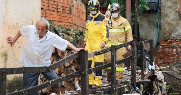 La Nación / Tragedia en la Chacarita: mueren dos menores y una persona adulta tras derrumbe