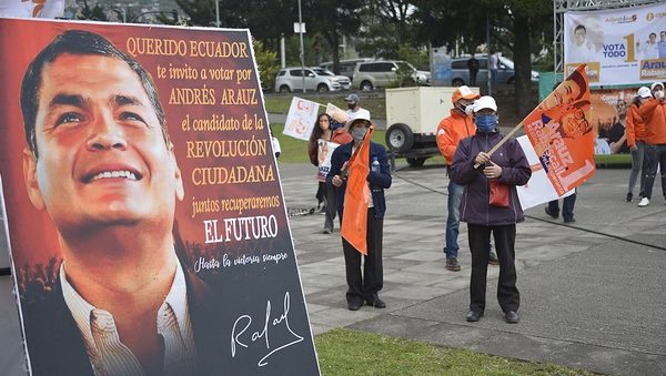 Ecuador define su futuro en las urnas en plena crisis política, económica y sanitaria