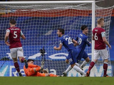 Azpilicueta y Alonso sellan el primer triunfo del Chelsea de Tuchel