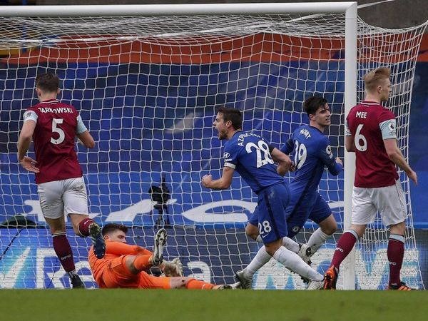 Azpilicueta y Alonso sellan el primer triunfo del Chelsea de Tuchel